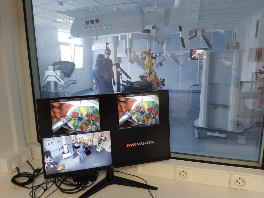 Transmission et enregistrement de la vidéo d'un robot chirurgien
